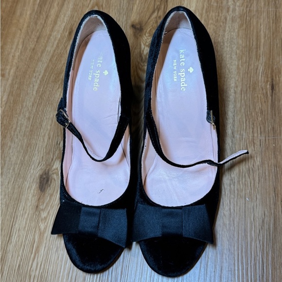 Kate Spade Black Heels with Bow Accent - Picture 2 of 13